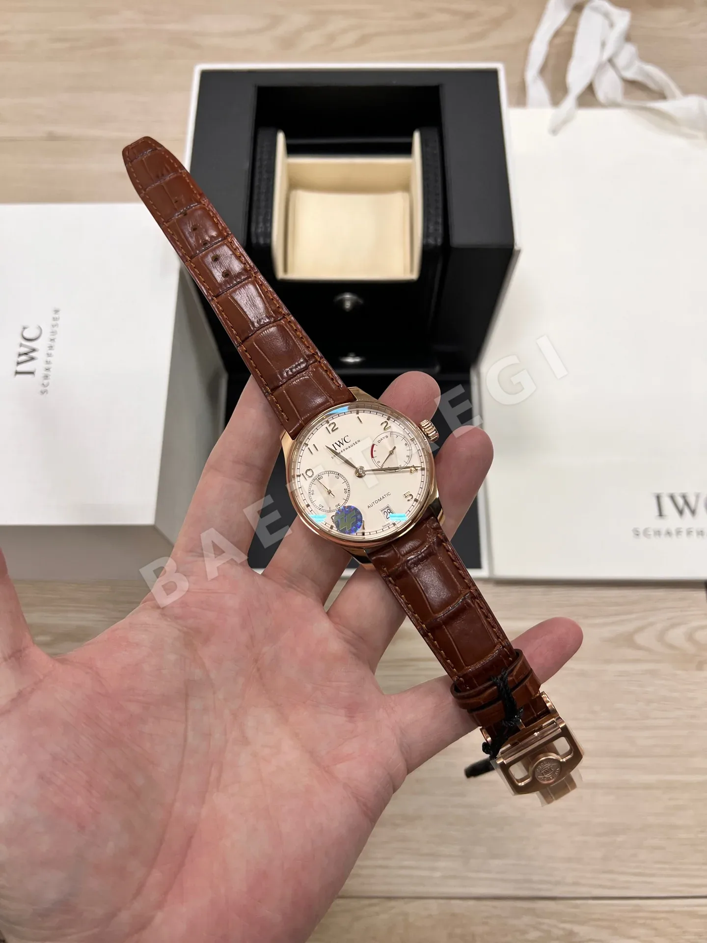 IWC 포르투기저 7 데이즈 로즈골드 남성 시계 상세 이미지 9