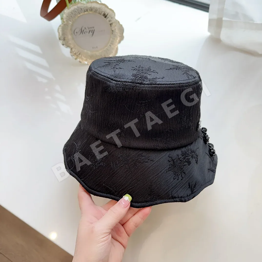 미우미우 모자 81043 Miu Miu Cap 상세 이미지 4