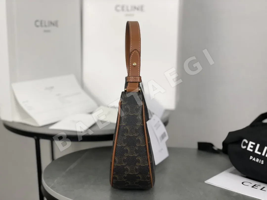 셀린느 개선문 모노그램 언더암백 상세 이미지 3