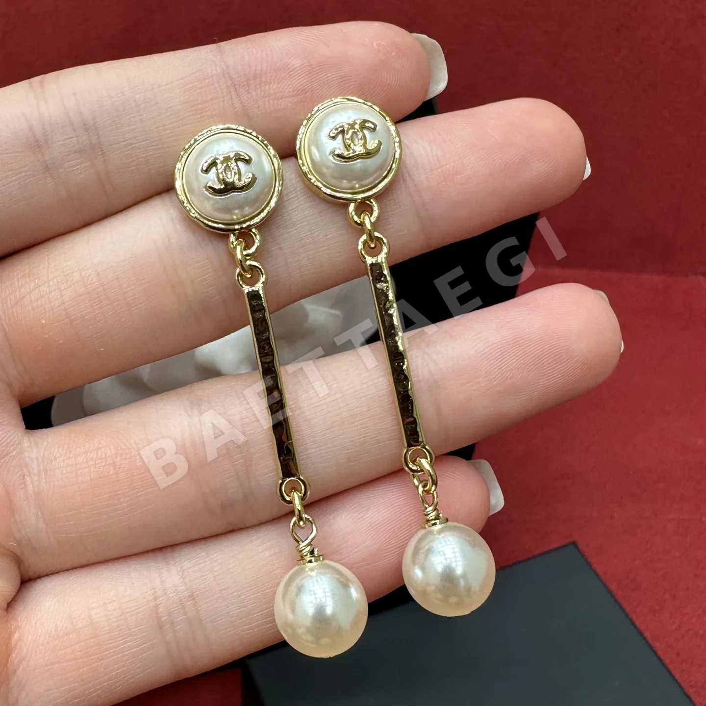 샤넬 더블 C 버튼 진주 롱 귀걸이 178531