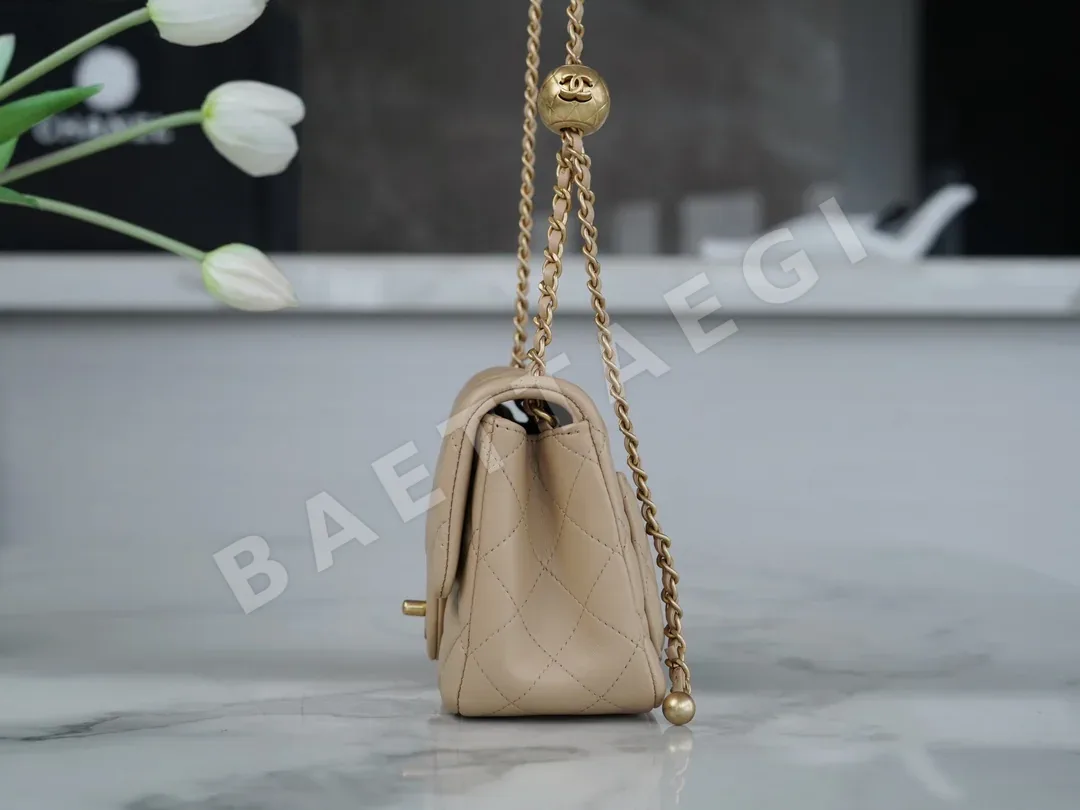 샤넬 메탈릭 볼 스퀘어 호보백 베이지 가방 23 K 상세 이미지 8