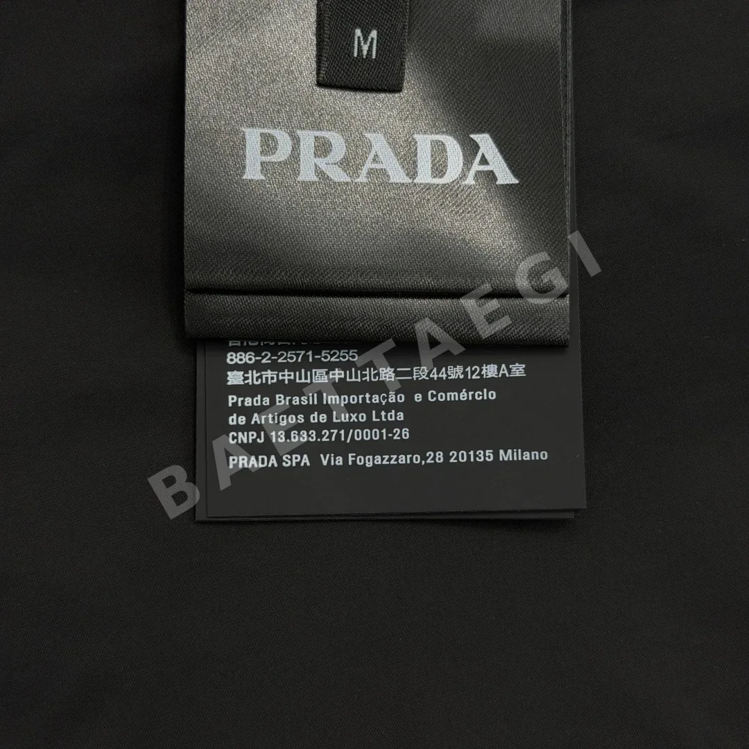 프라다 양면 리사이클 나일론 남성 자켓 상세 이미지 9