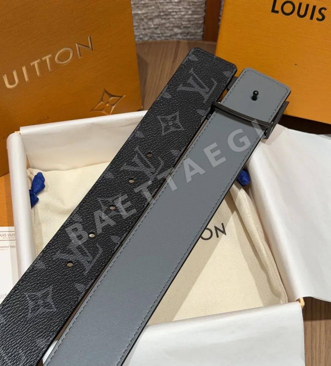 루이비통 이니셜 리버시블 소가죽 벨트 40mm 상세 이미지 10