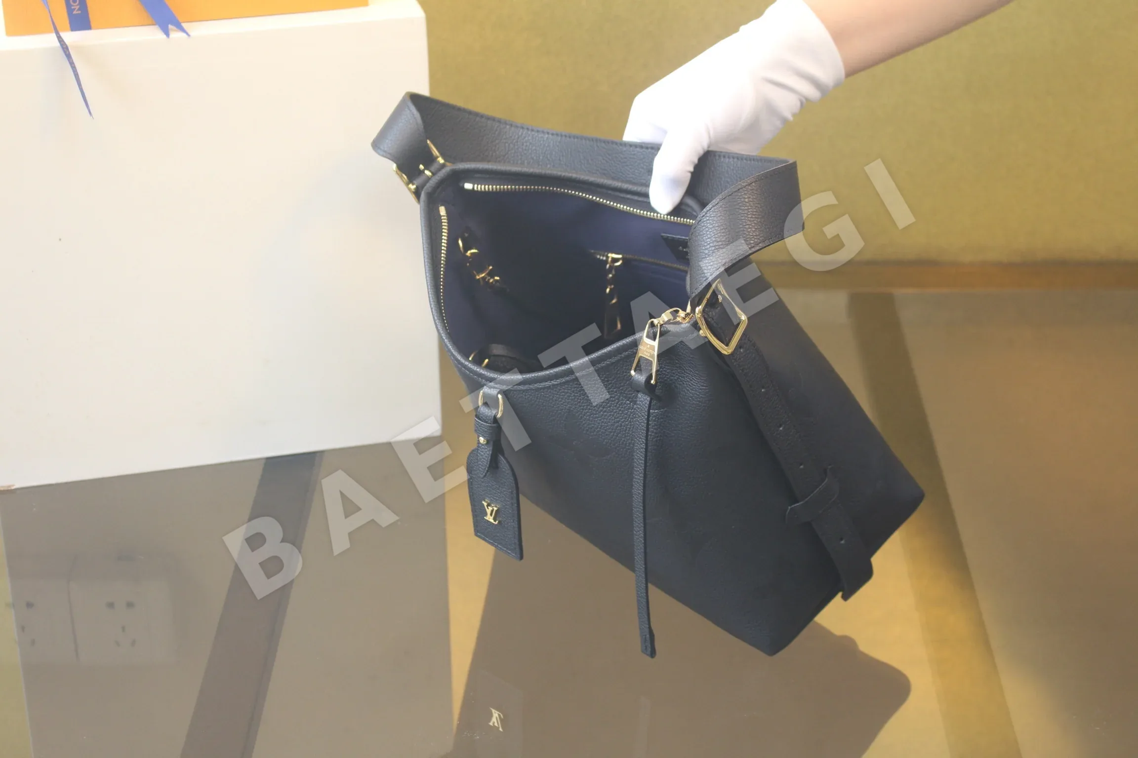루이비통 모노그램 앙프렝트 소가죽 가방 M46288 상세 이미지 8