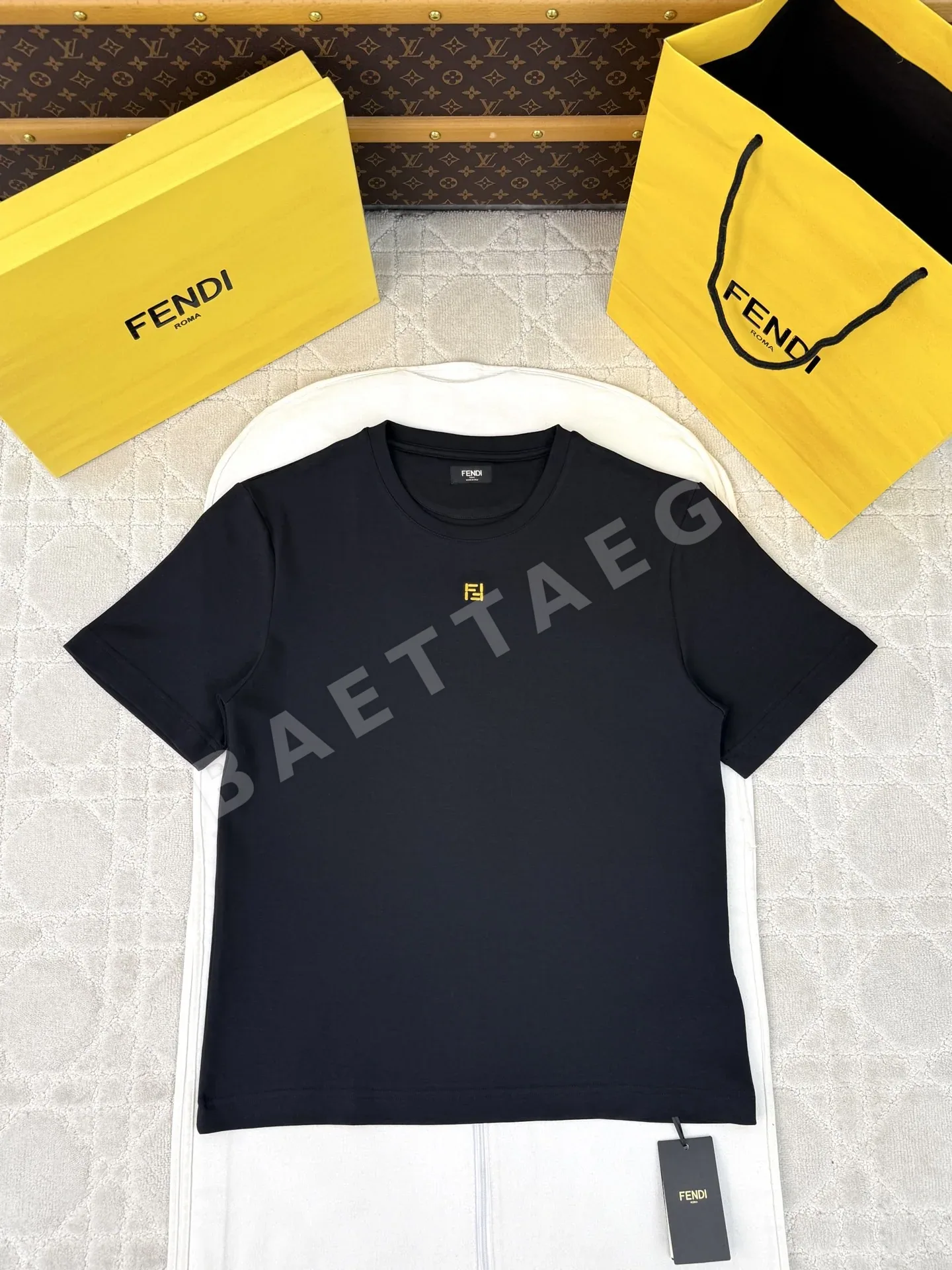 펜디 로고 자수 남성 크루넥 반팔셔츠 195090