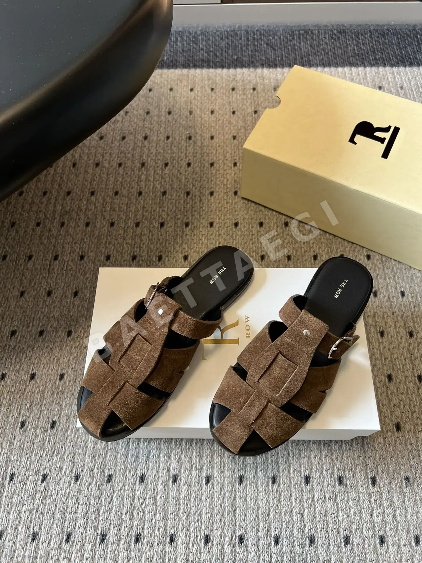 더로우 레트로 꼬임 스웨이드 로마 샌달 상세 이미지 2