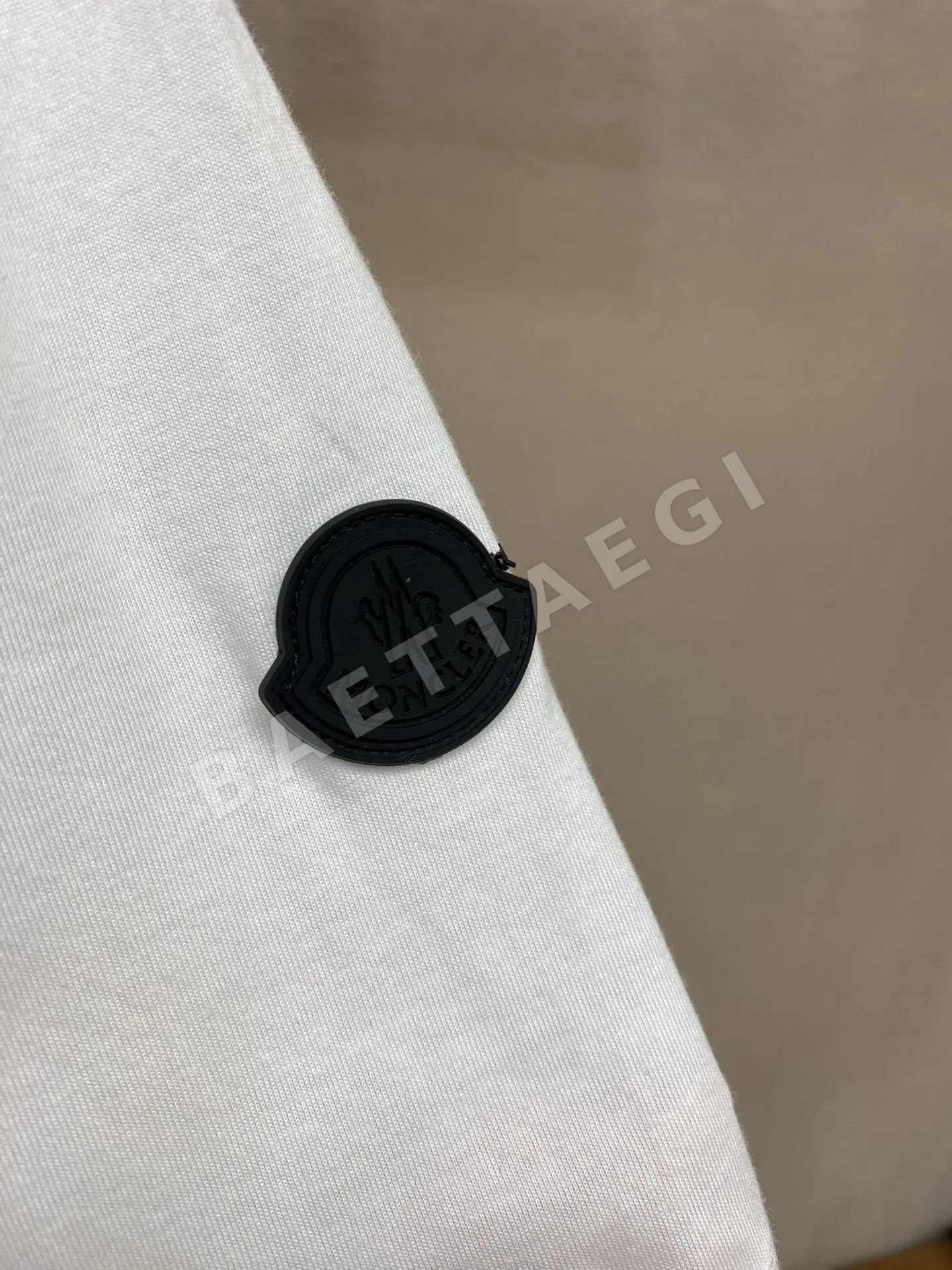 몽클레르 프린트 크루넥 반팔 티셔츠 상세 이미지 5
