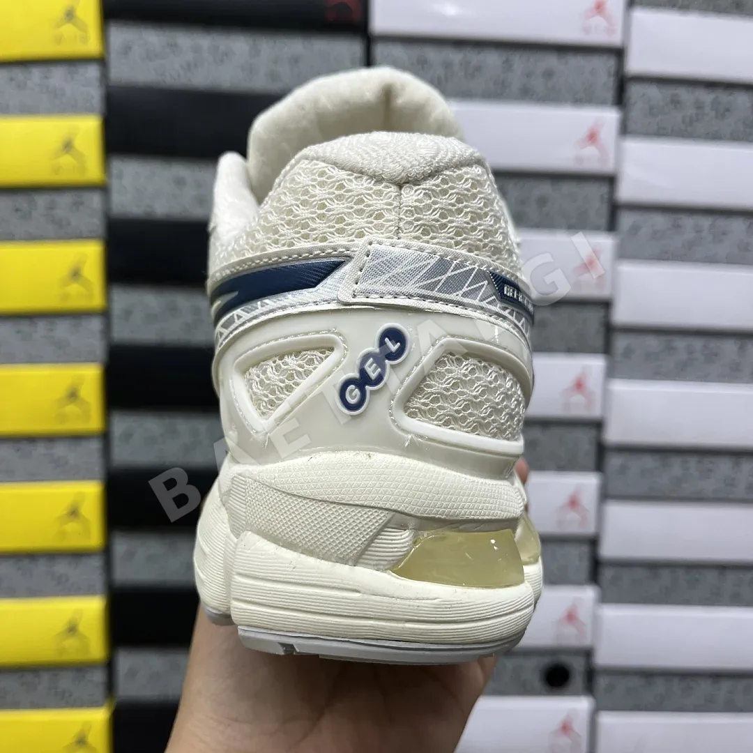 아식스 [TOP] 젤 카야노 20 1203A388-104 200424 Asics Gel-Kayano 20 Cream Independence 상세 이미지 5