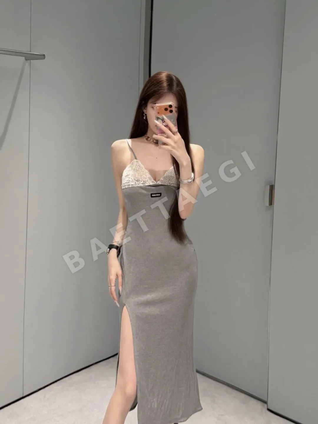 미우미우 레이스 트림 그레이 멜빵 원피스 상세 이미지 8