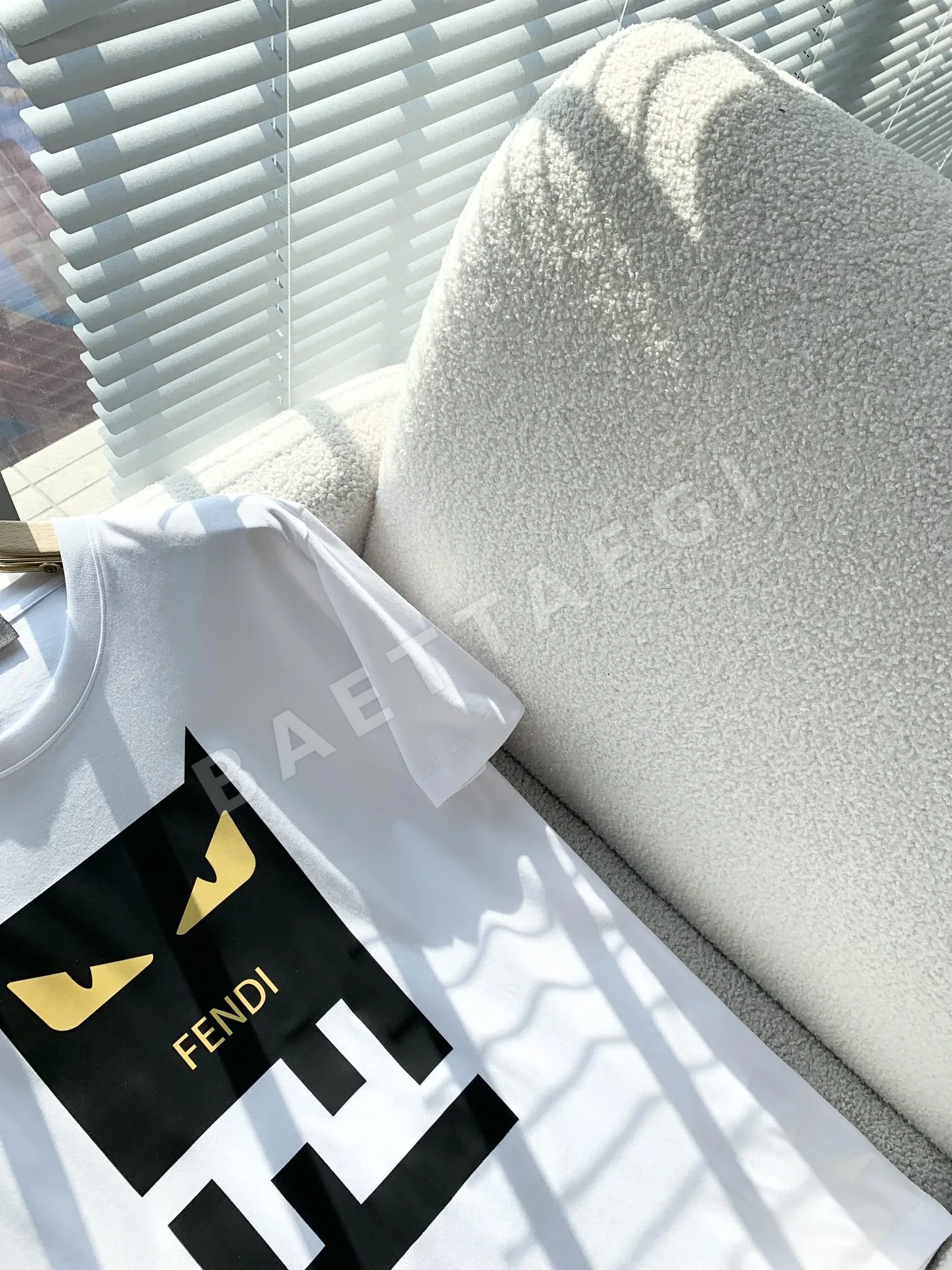 펜디 클래식 로고 크루넥 반팔 티셔츠 상세 이미지 5