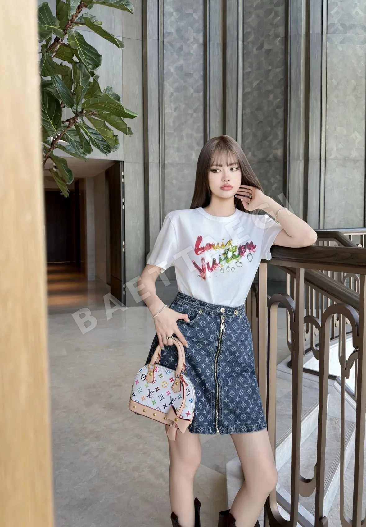 루이비통 여성 그라데이션 반팔 티셔츠 상세 이미지 6
