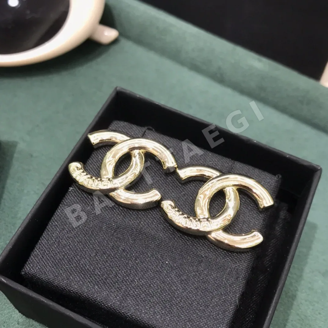 샤넬 더블 C 엠보싱 금도금 귀걸이 상세 이미지 2
