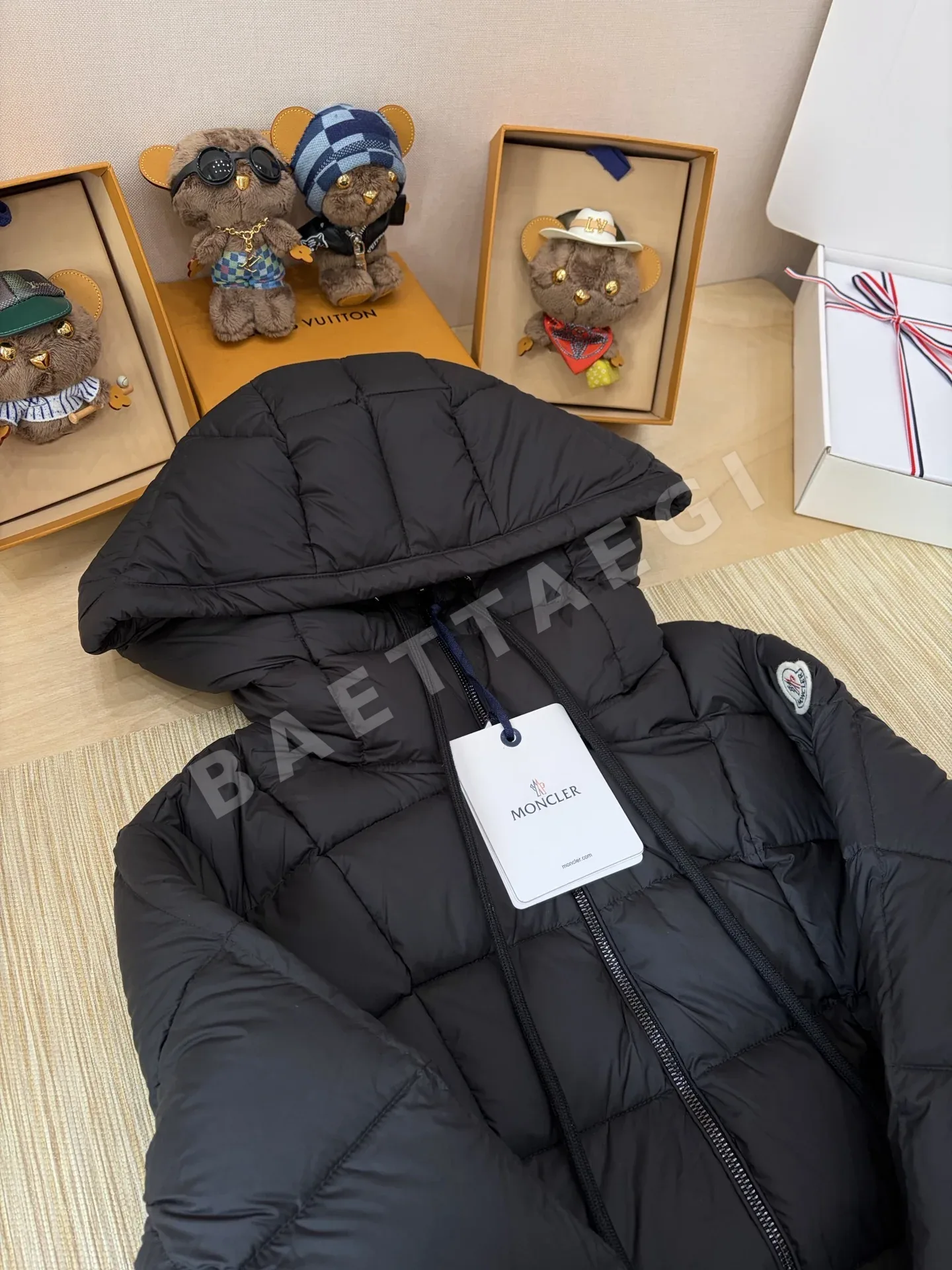 몽클레르 여성 패딩 재킷 상세 이미지 4