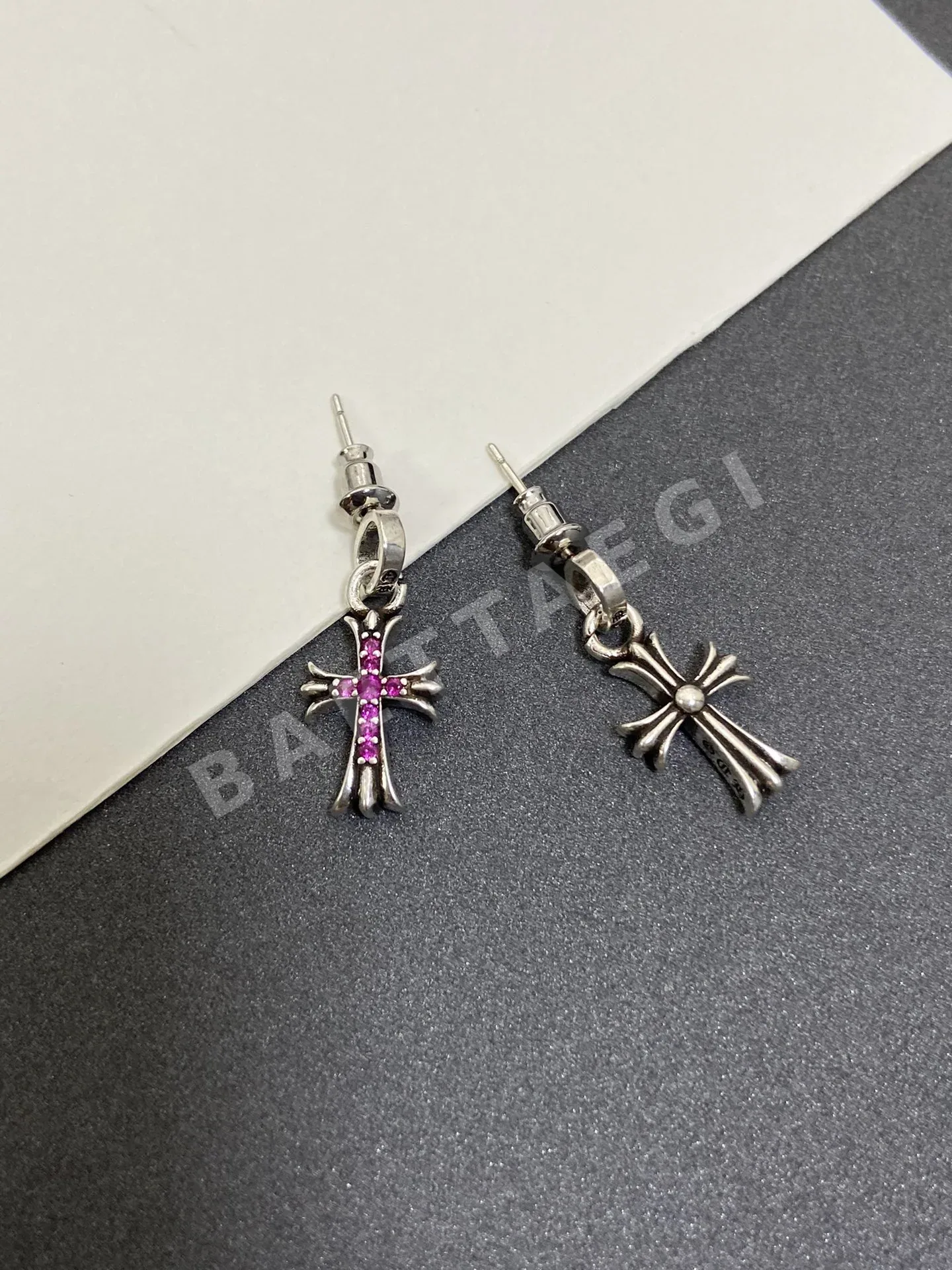 크롬하츠 크로스 귀걸이 상세 이미지 5