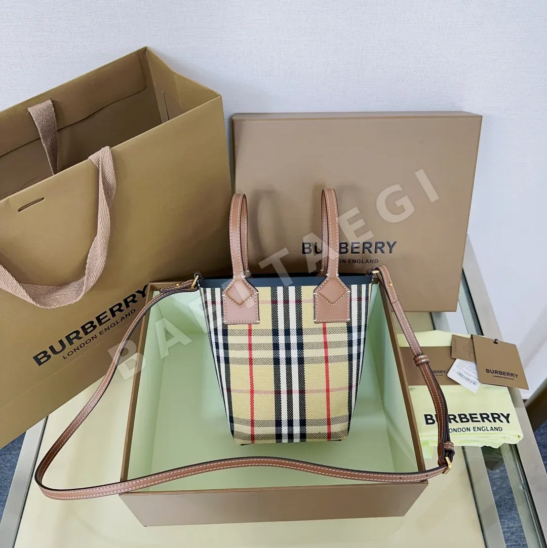 버버리 레트로 미니 버킷 가방 40291