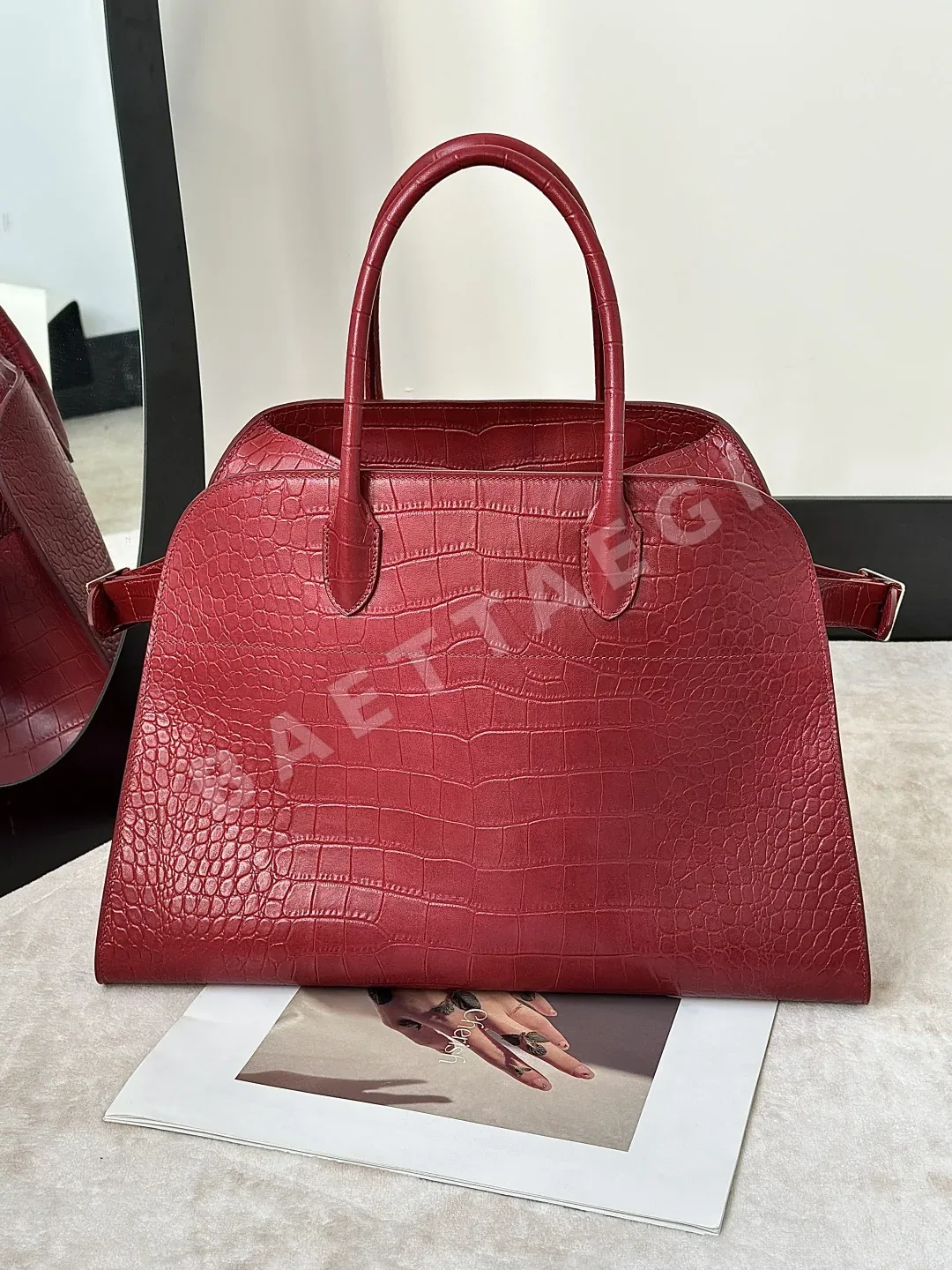 더로우 사만타 악어무늬 15 인치 핸드백 상세 이미지 2