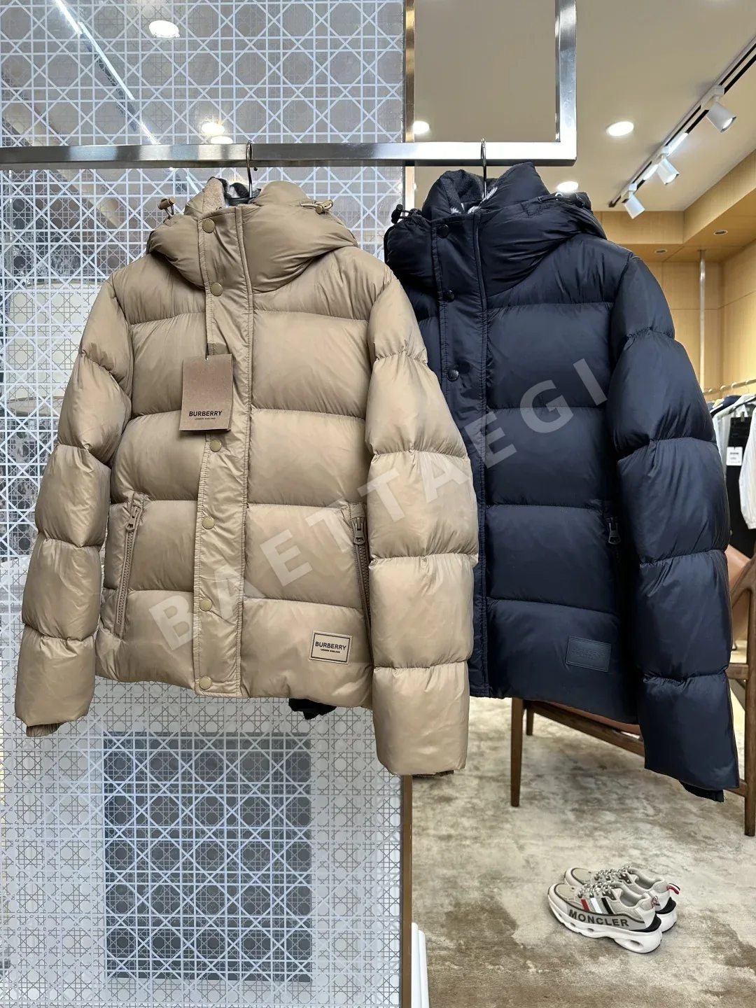 버버리 가죽 라벨 나일론 남성 패딩 상세 이미지 3