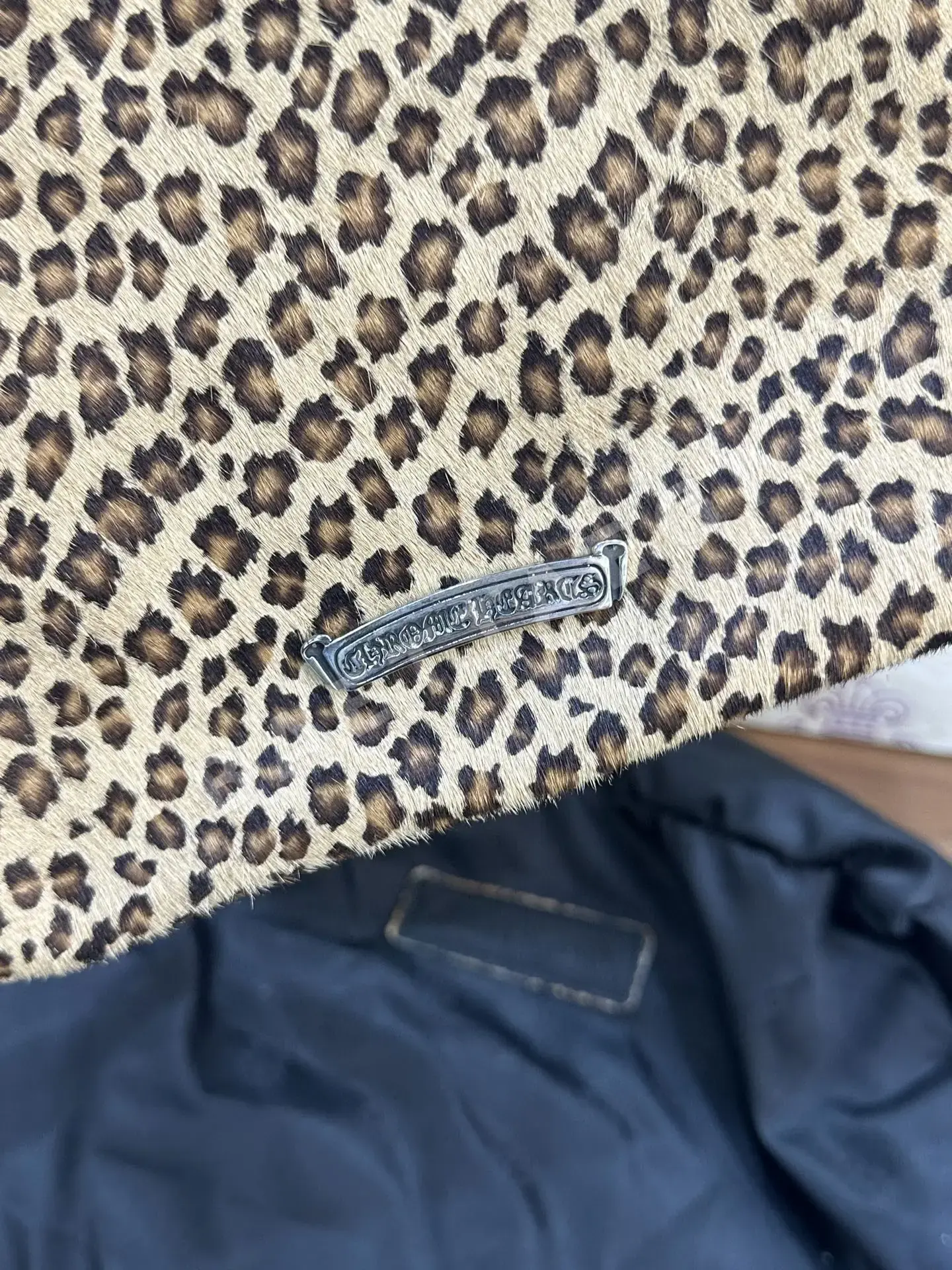 크롬하츠 블랙 레오파드 크로스바디 가방 상세 이미지 9