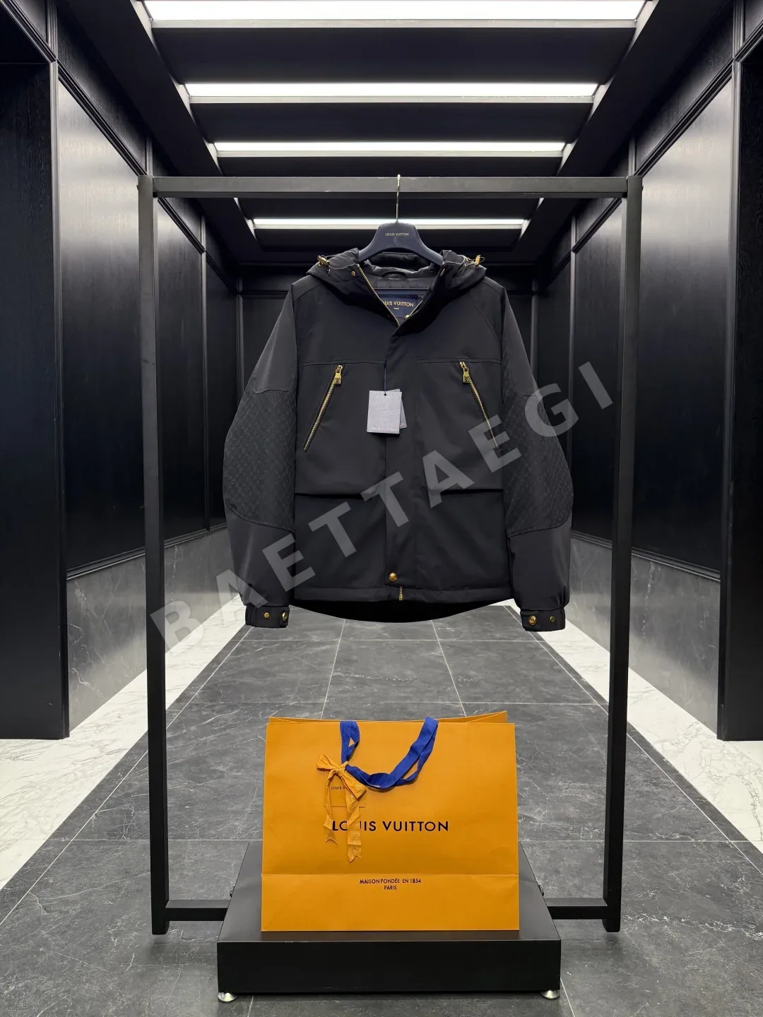 루이비통 모노그램 3D 자카드 구스 다운 남성 패딩 상세 이미지 2
