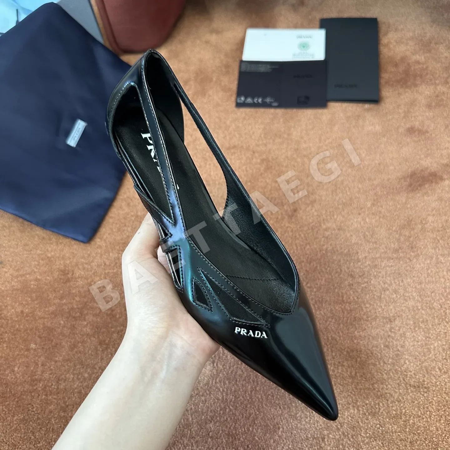 프라다 고광택 실크와 가죽 샌들 상세 이미지 3