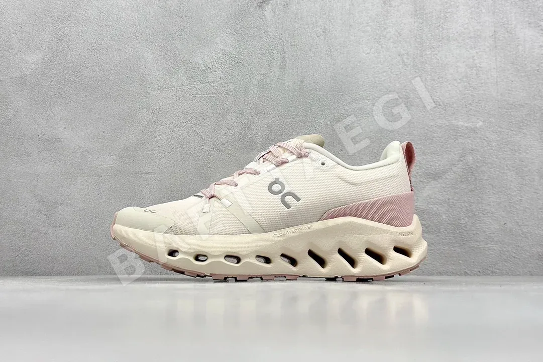 ON 클라우드틸트 러닝화 28880