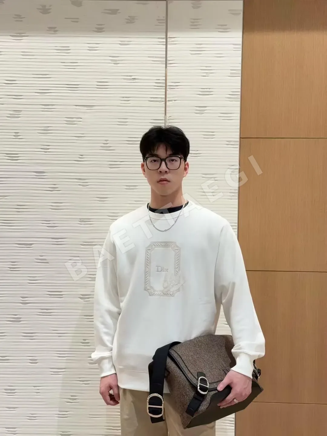 디올 자수 로고 테리 면 스웨트셔츠 긴팔 상세 이미지 15