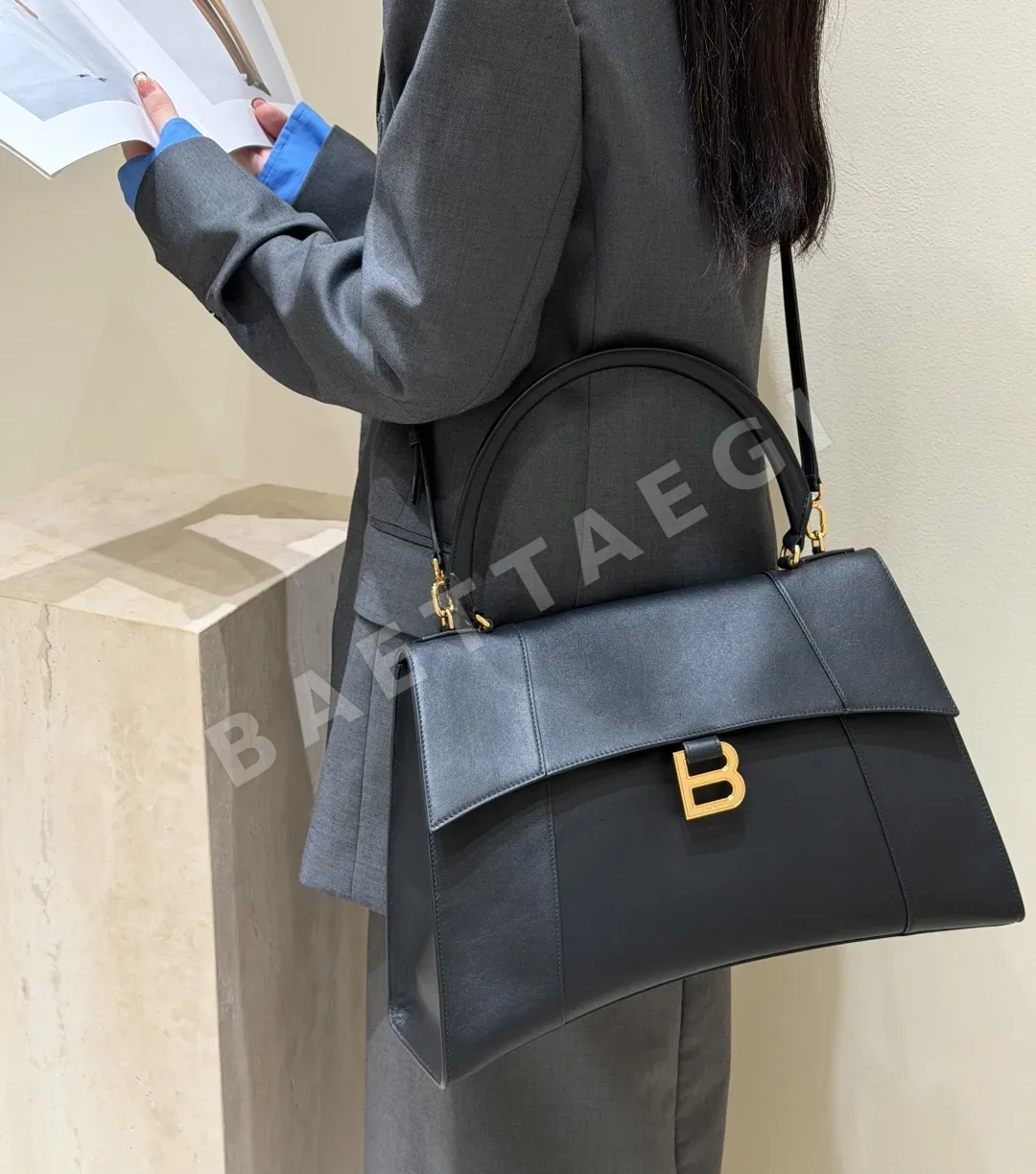 발렌시아가 미디엄 아워글래스 소프트 숄더 백 상세 이미지 3