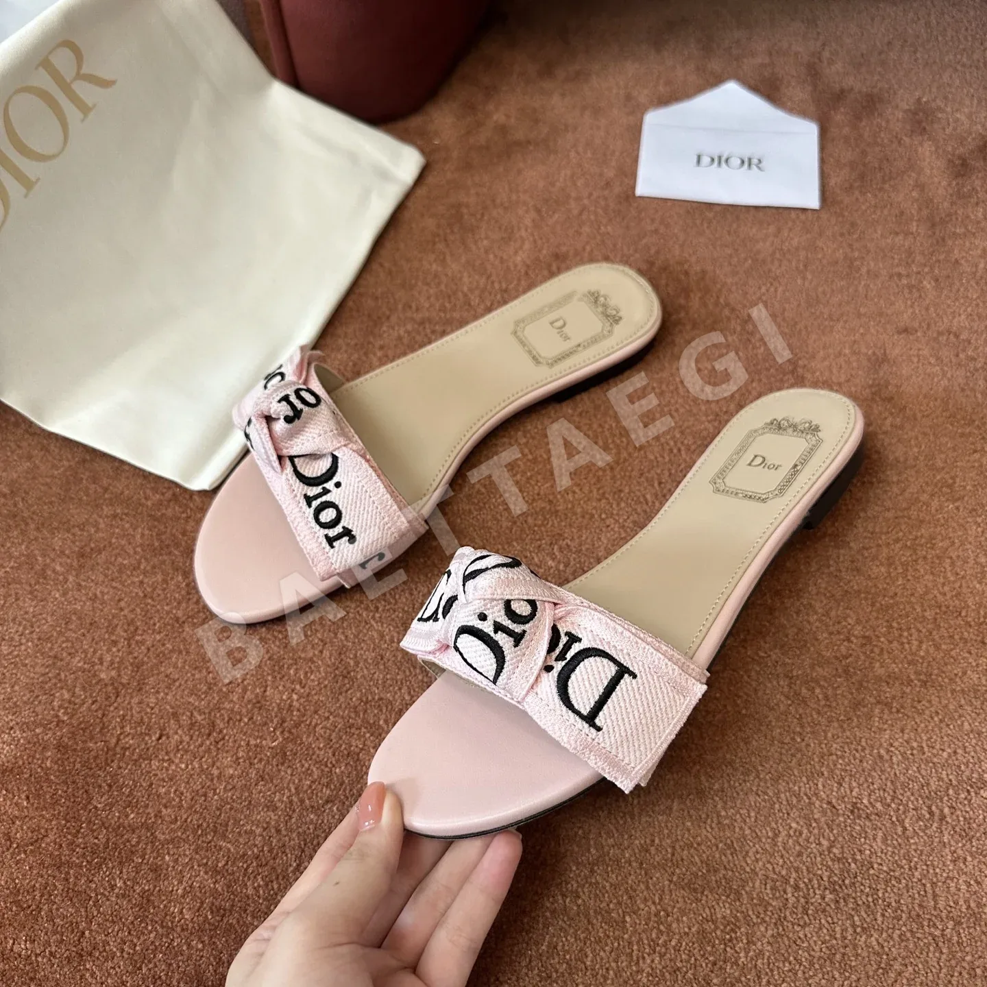디올 로고 자수 캔버스 플랫 샌들 상세 이미지 8
