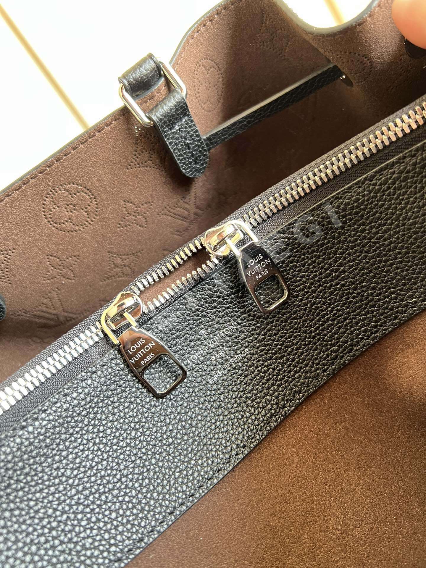 루이비통 블랙 벨라 토트백 M59200 상세 이미지 8