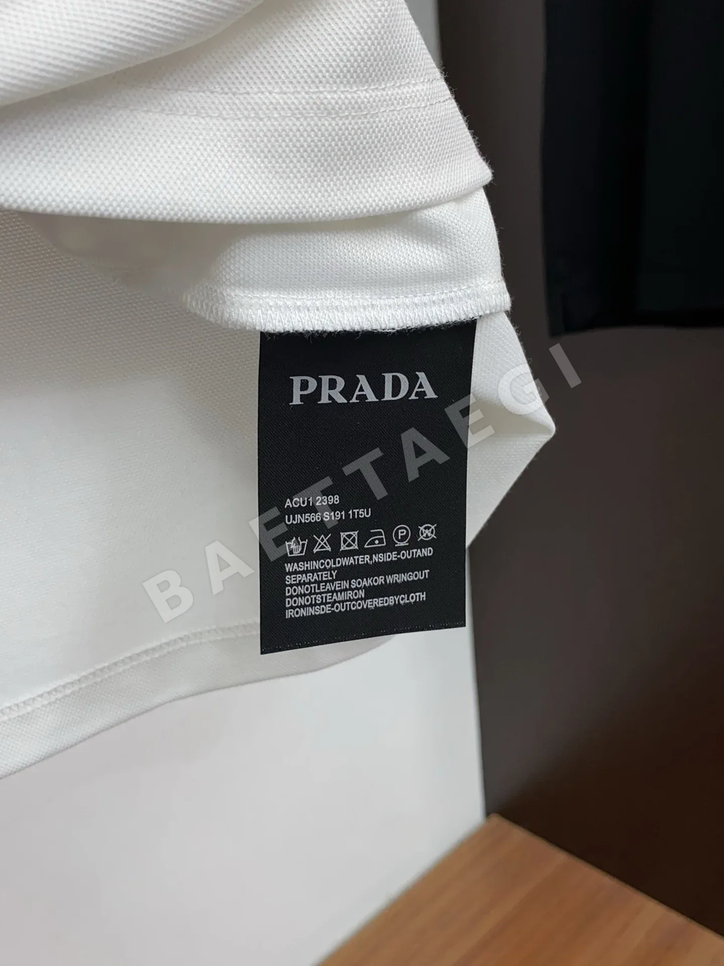 프라다 폴로 카라 남성 반팔 티셔츠 상세 이미지 6