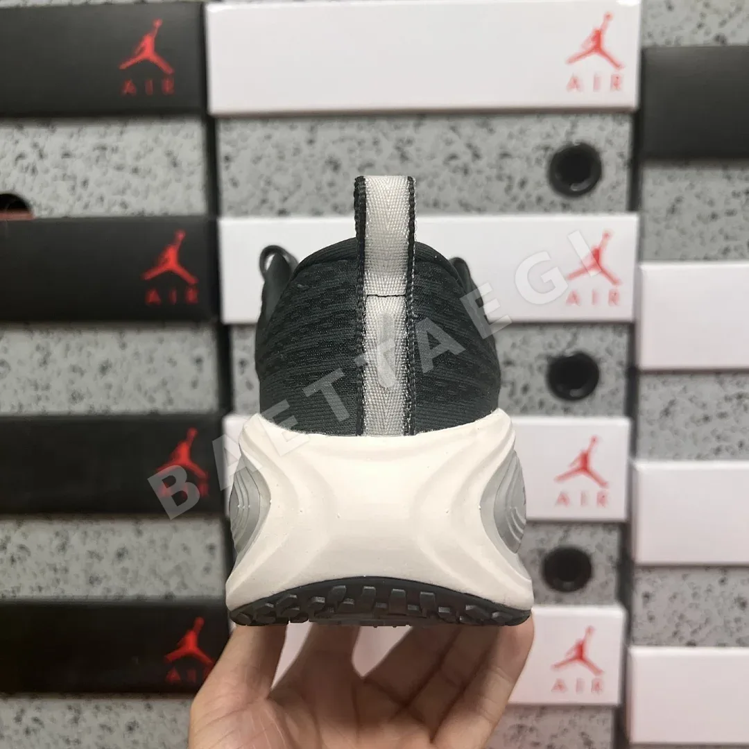 나이키 [XY] 보메로 플러스 HV8150-008 201267 Nike Vomero Plus Anthracite White Wolf Grey 상세 이미지 4