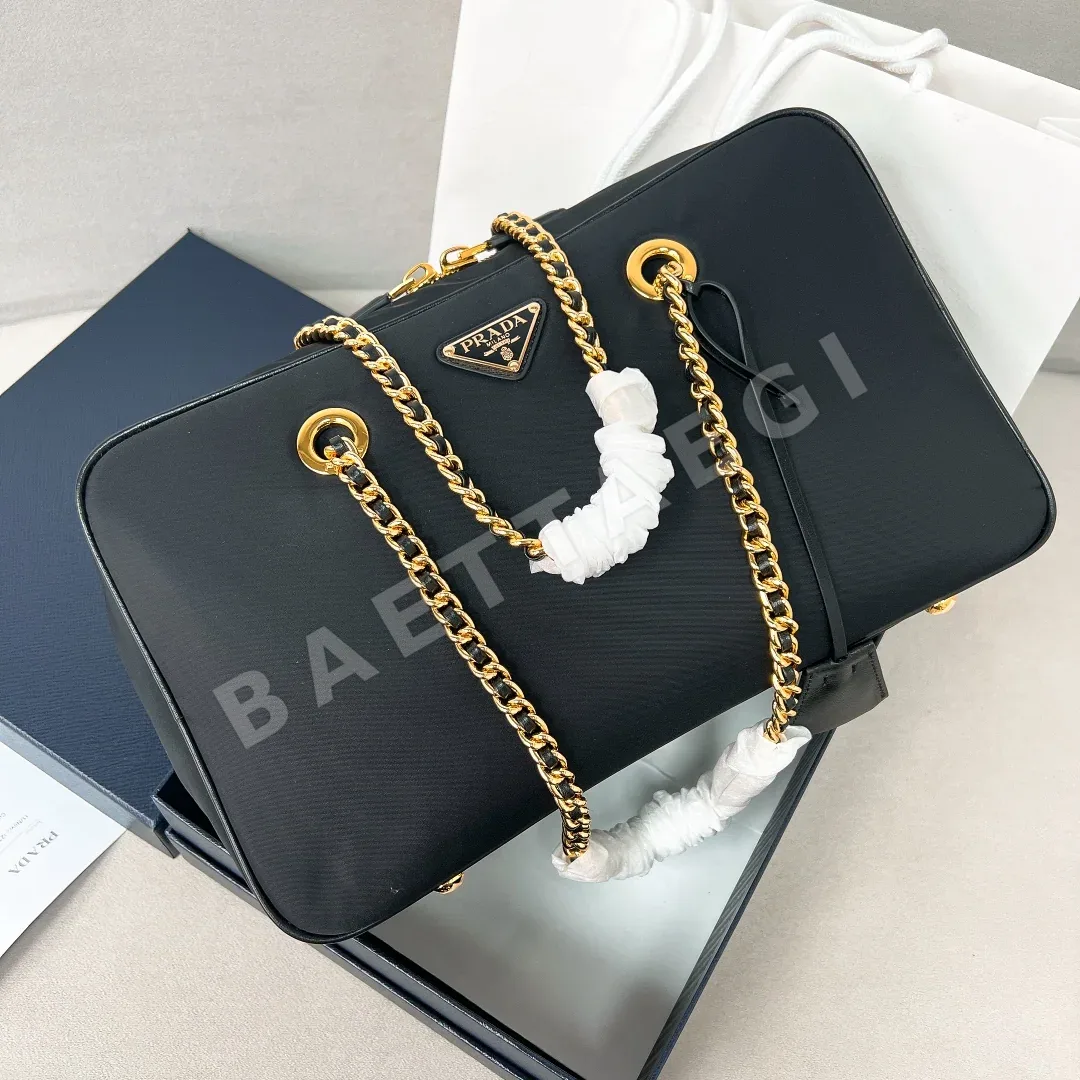 프라다 블랙골드 체인 나일론 가방 1BB114