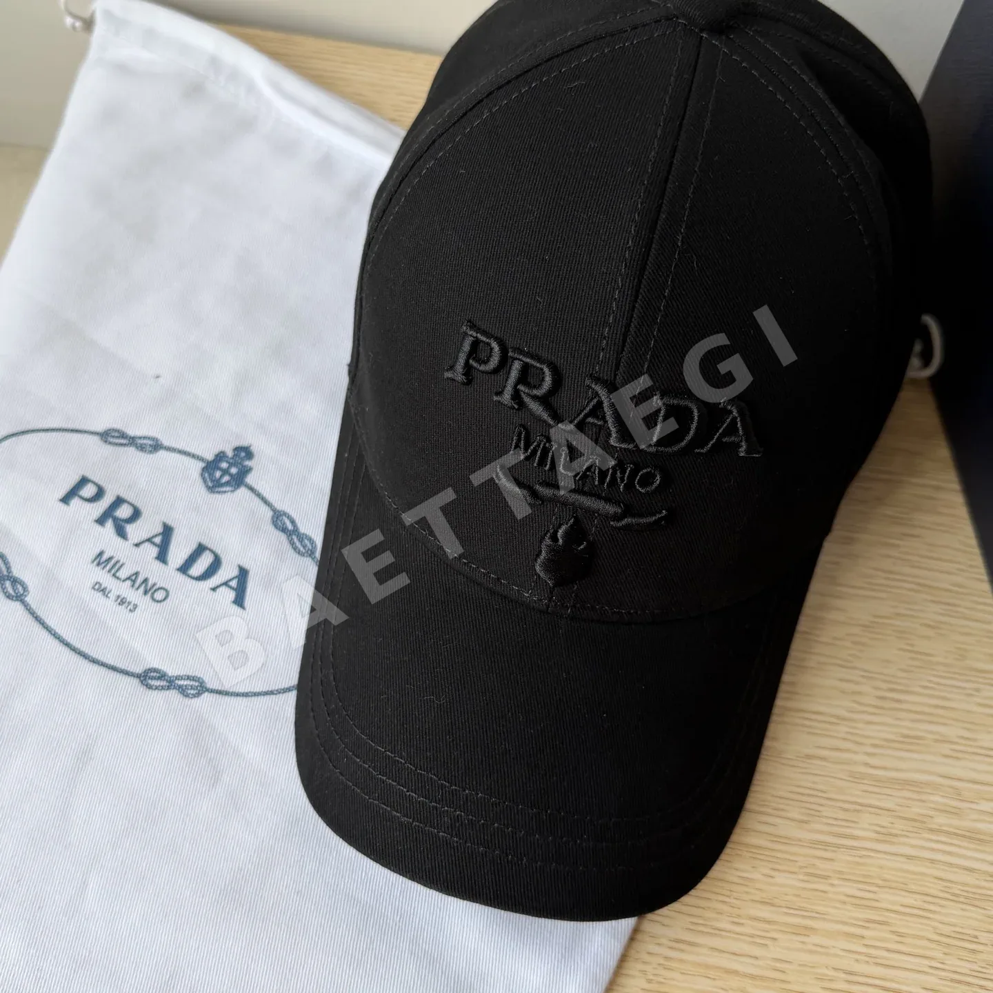 프라다 자수 로고 야구모자 상세 이미지 5