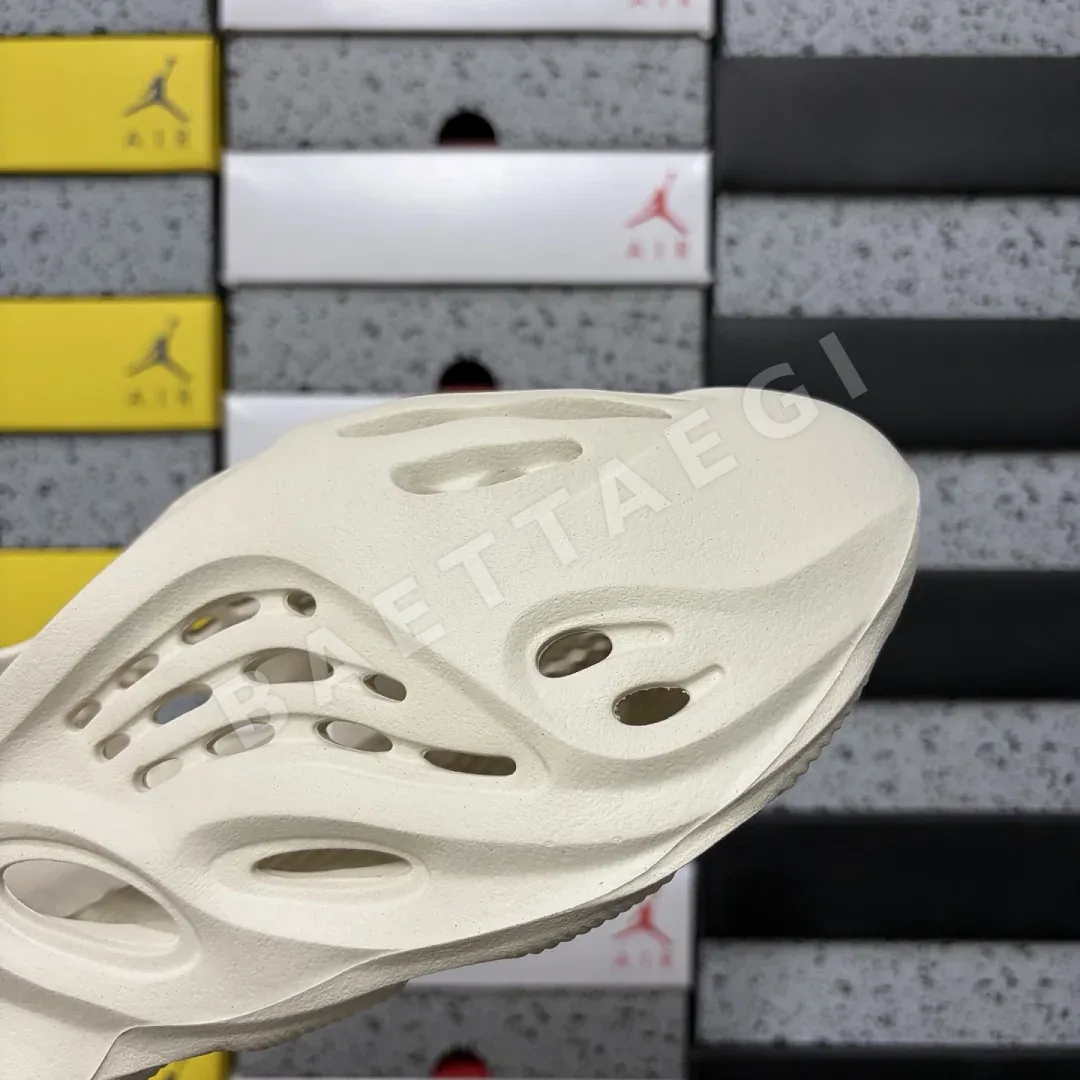 아디다스 [LW] 이지 폼 RNNR G55486 200648 Adidas Yeezy Foam RNNR Ararat 상세 이미지 8