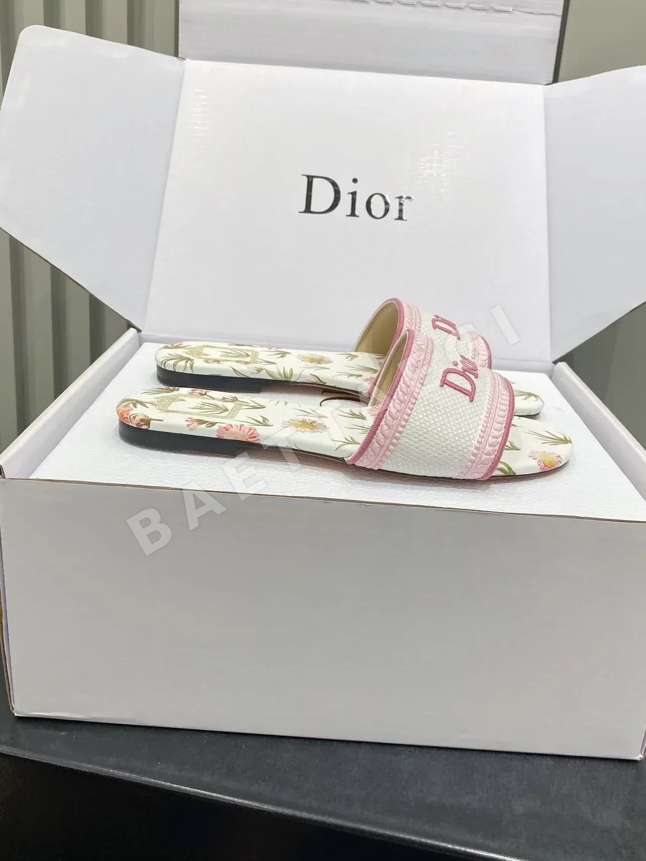 디올 자수 플랫 샌들 95540