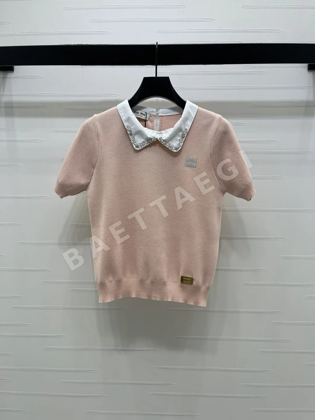 미우미우 라인스톤 장식 카라 니트 반팔 탑 52884