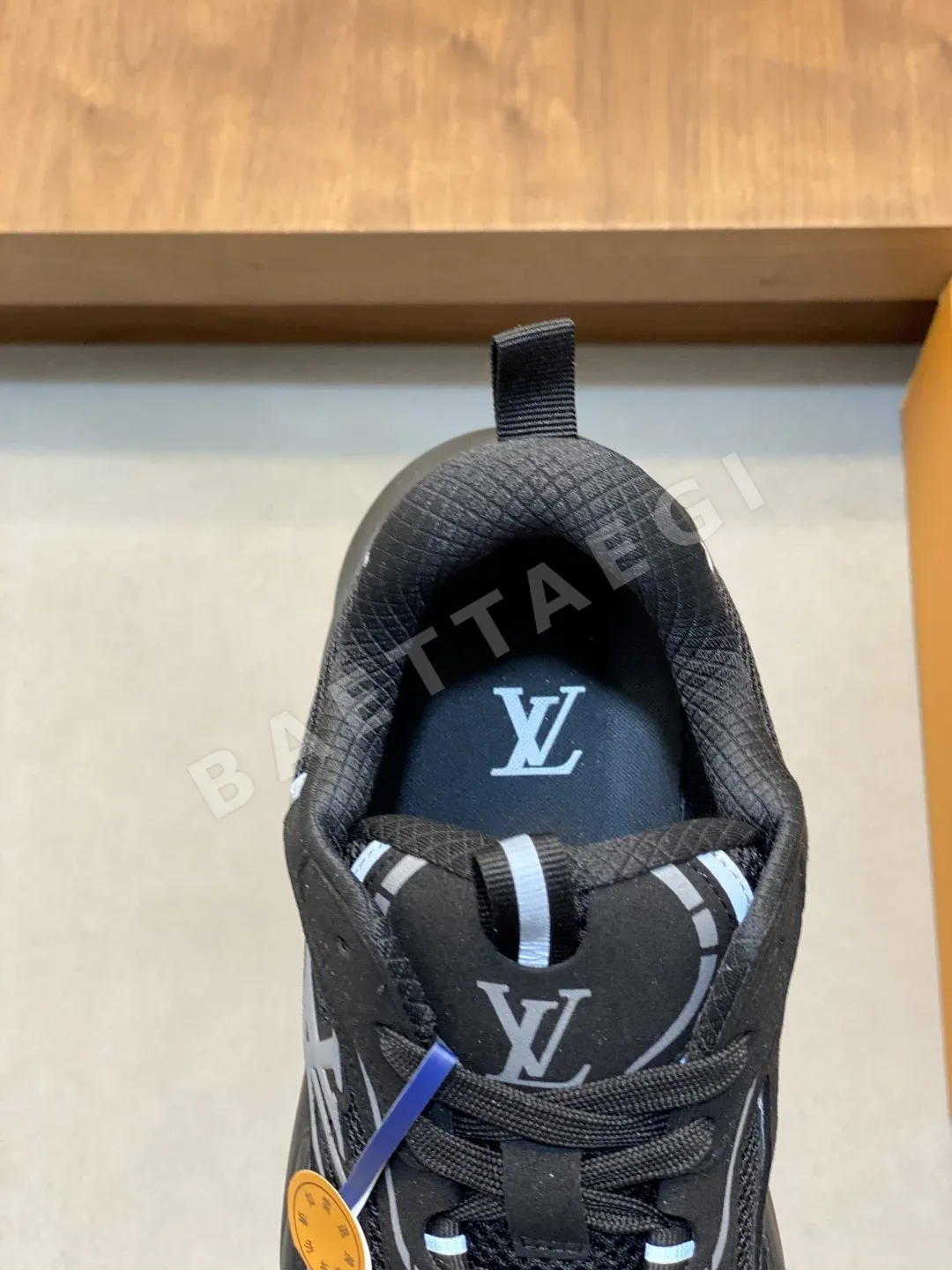 루이비통 LV 런 2.0 스니커즈 상세 이미지 7