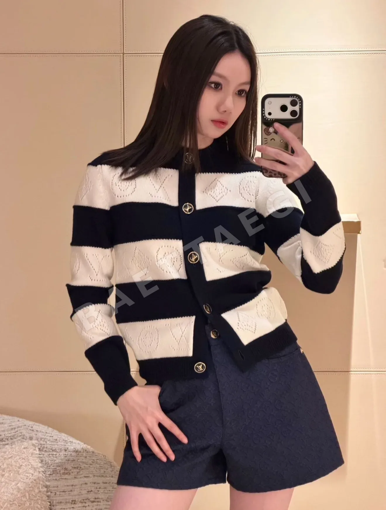 루이비통 모노그램 투각 스트라이프 캐시미어 가디건 상세 이미지 1