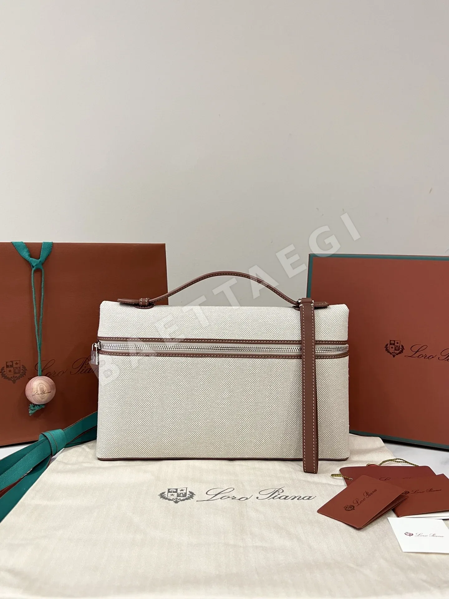 로로피아나 린넨 캔버스 클러치백 169312