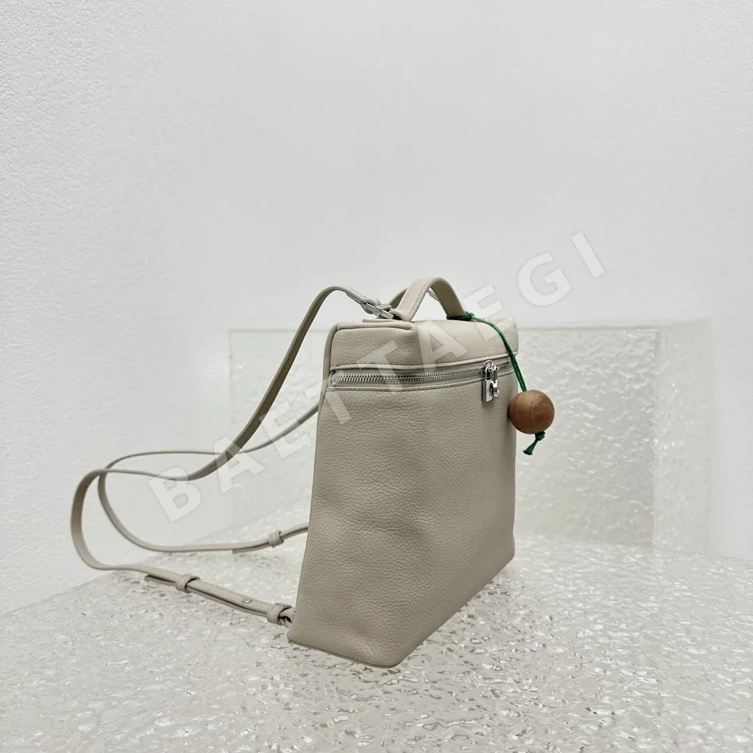 로로피아나 라이트스톤그레이 소가죽 백팩 상세 이미지 2