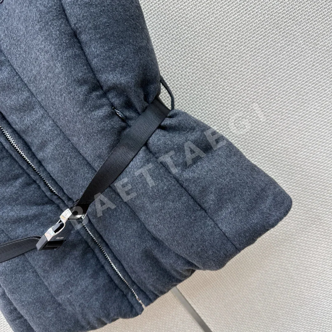 프라다 스탠드 카라 울 다운 여성 조끼 상세 이미지 7