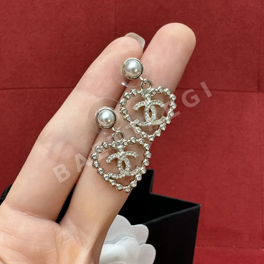 샤넬 진주 투각 하트 더블 C 귀걸이 상세 이미지 2