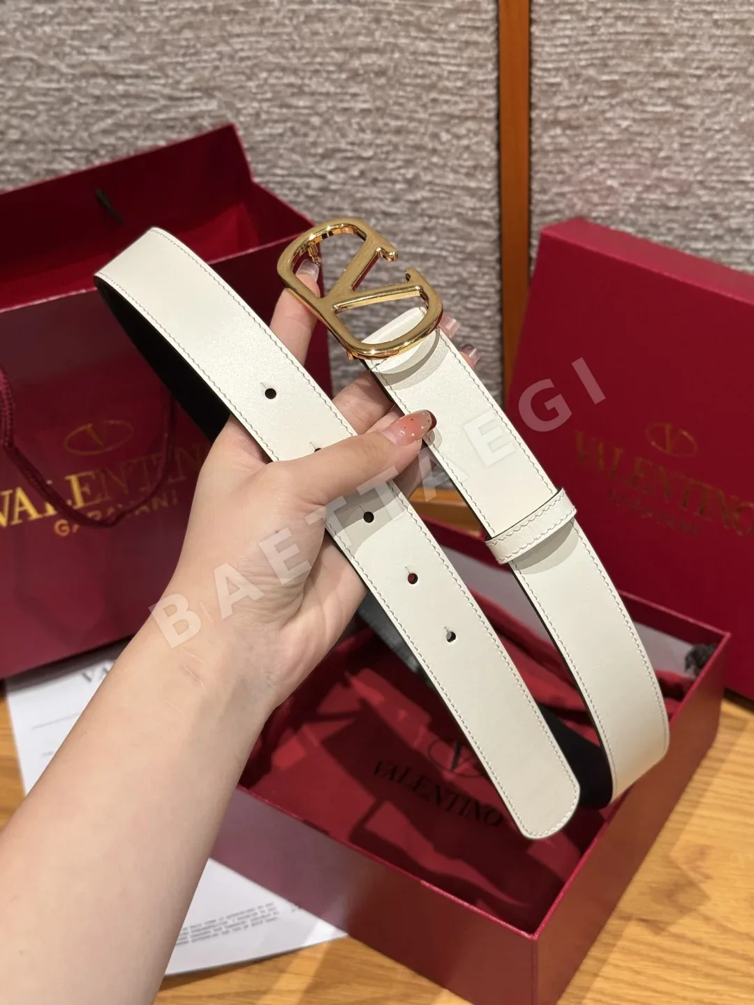 발렌티노 VLOGO 송아지가죽 벨트 상세 이미지 6