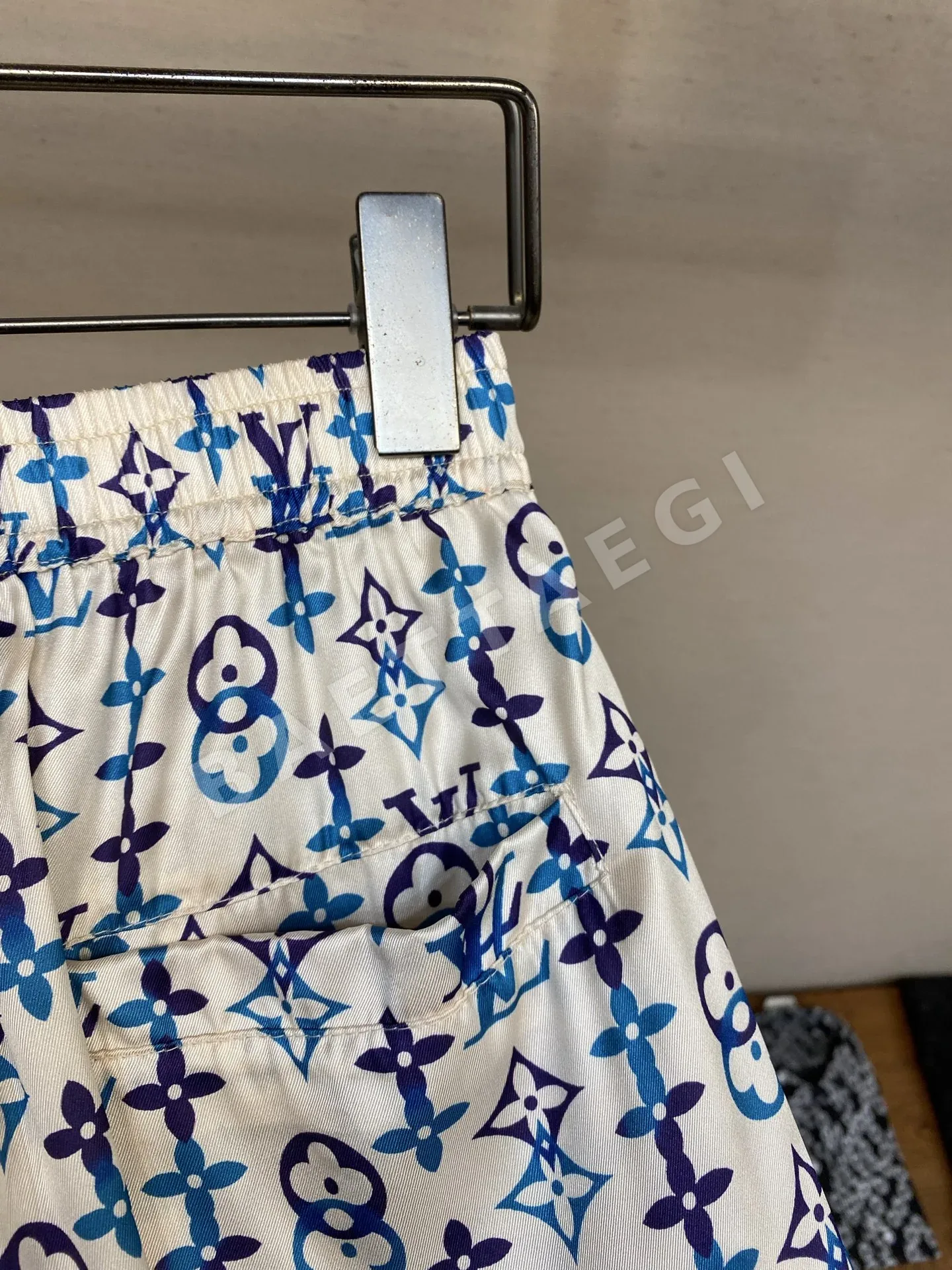 루이비통 프린트 뽕나무 실크 남성 반바지 P280 상세 이미지 9