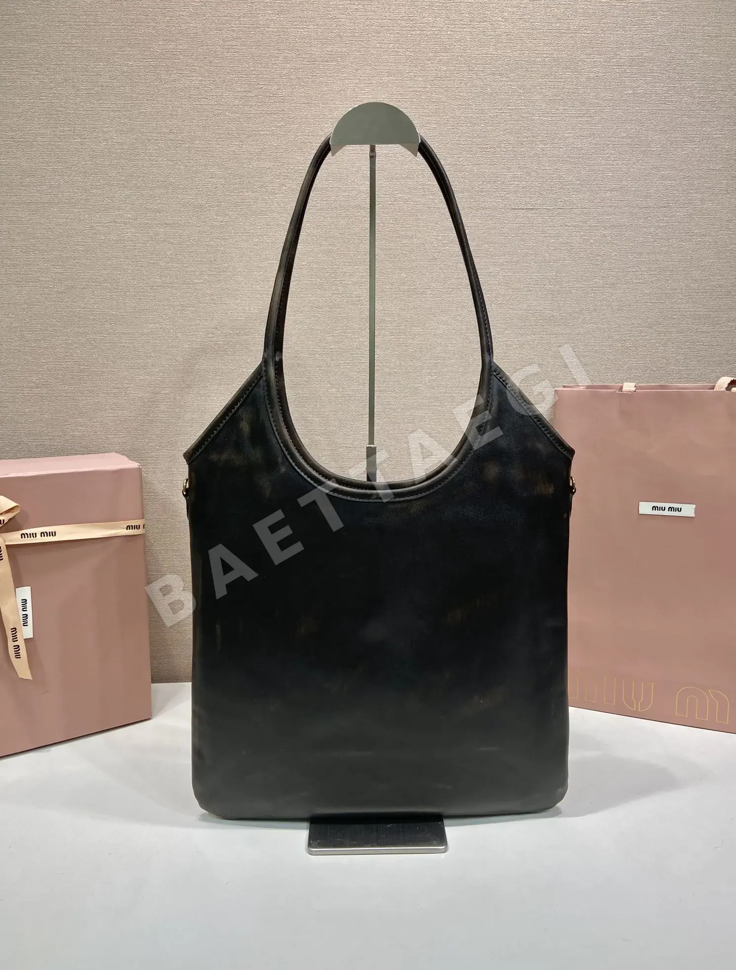 미우미우 라지 빈티지 램스킨 가죽 핸드백 5BA231 상세 이미지 4