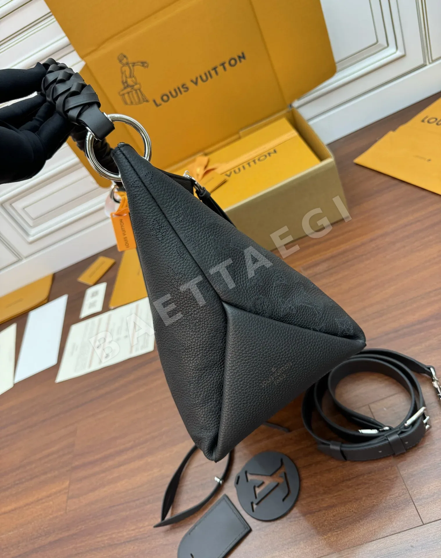 루이비통 M56073 가방 상세 이미지 9