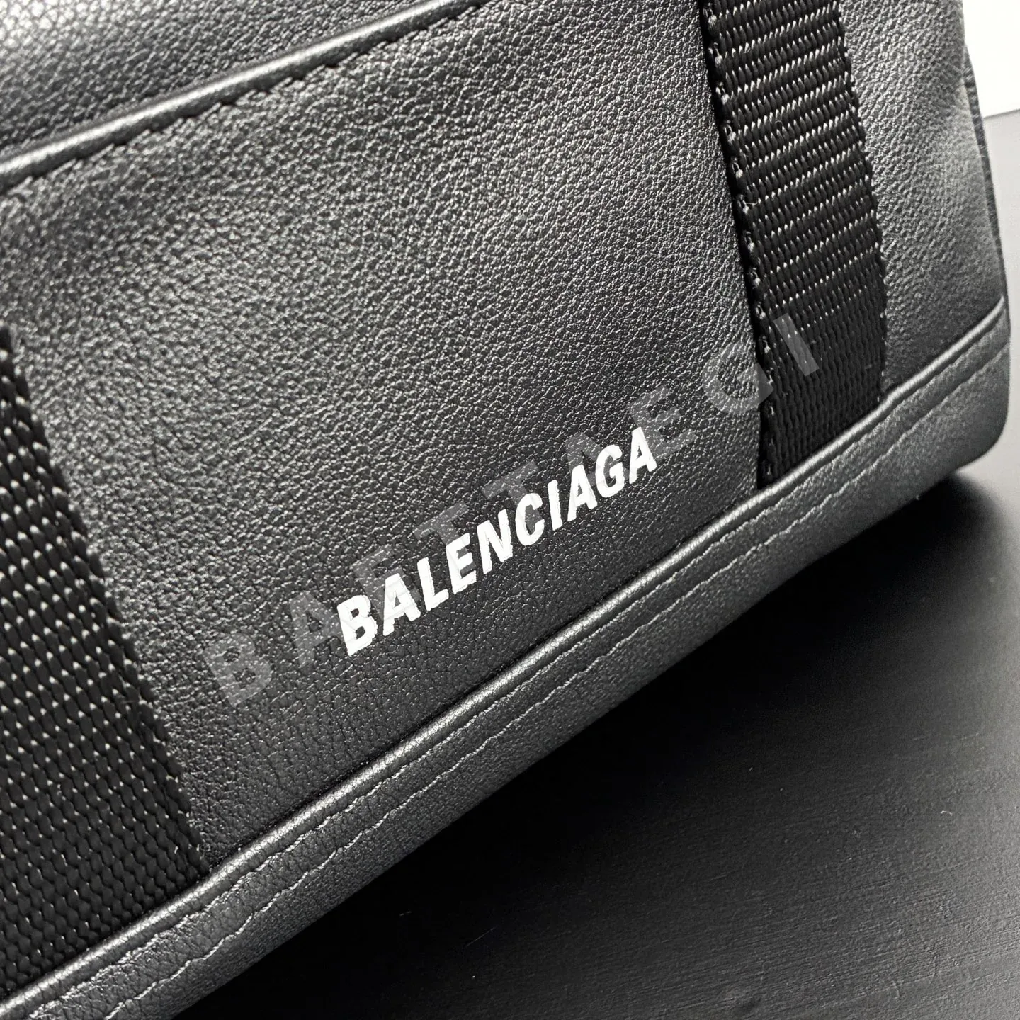 발렌시아가 소가죽 미니 크로스백 상세 이미지 3