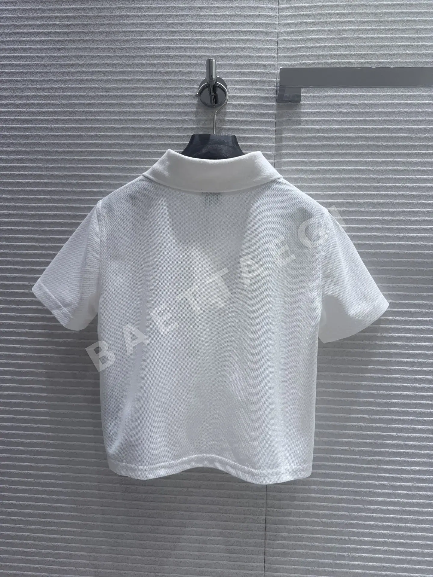 생로랑 화이트 자수 로고 반팔 티셔츠 상세 이미지 9