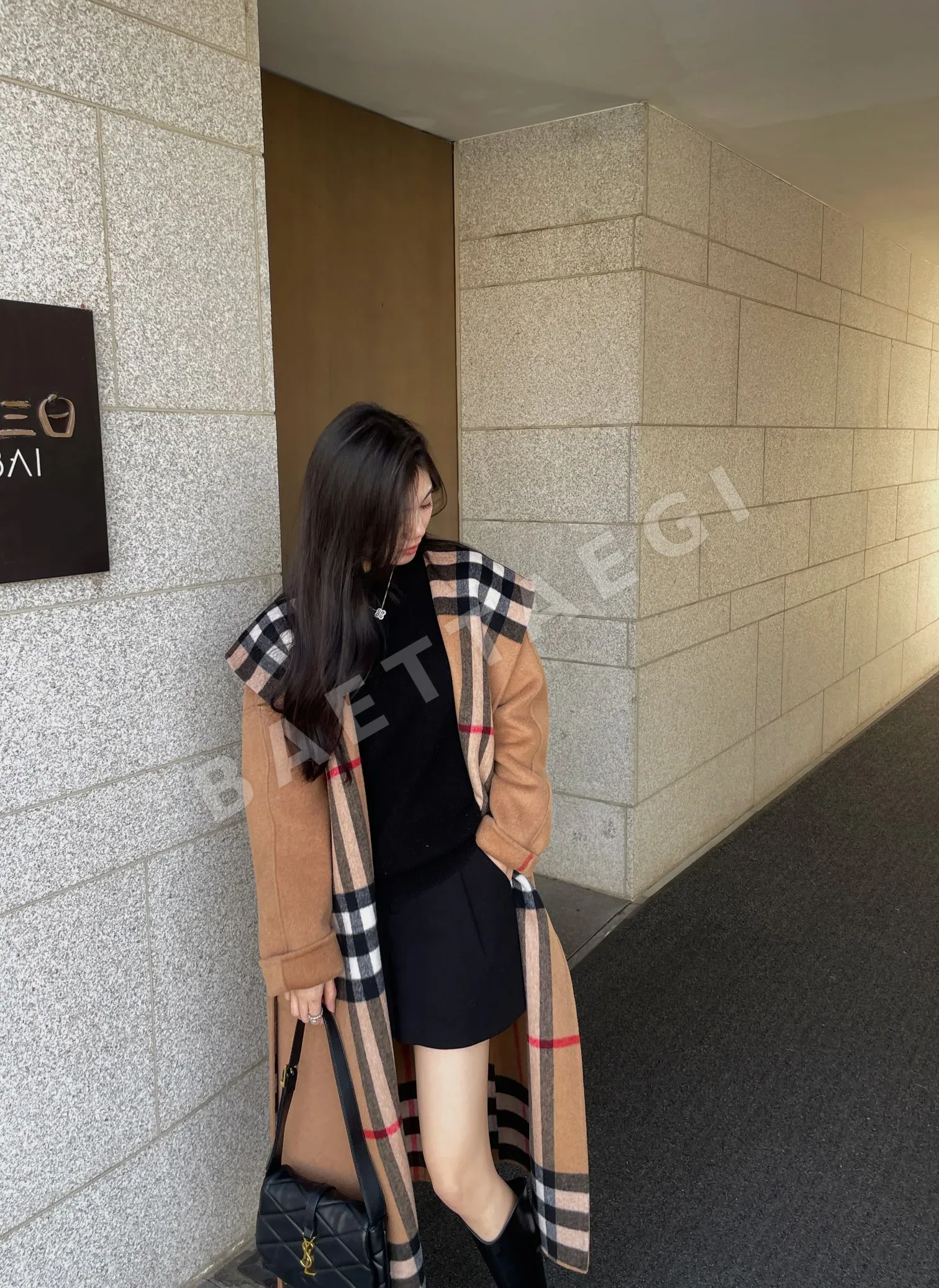 버버리 울 캐시미어 혼방 후드 여성 자켓 상세 이미지 8