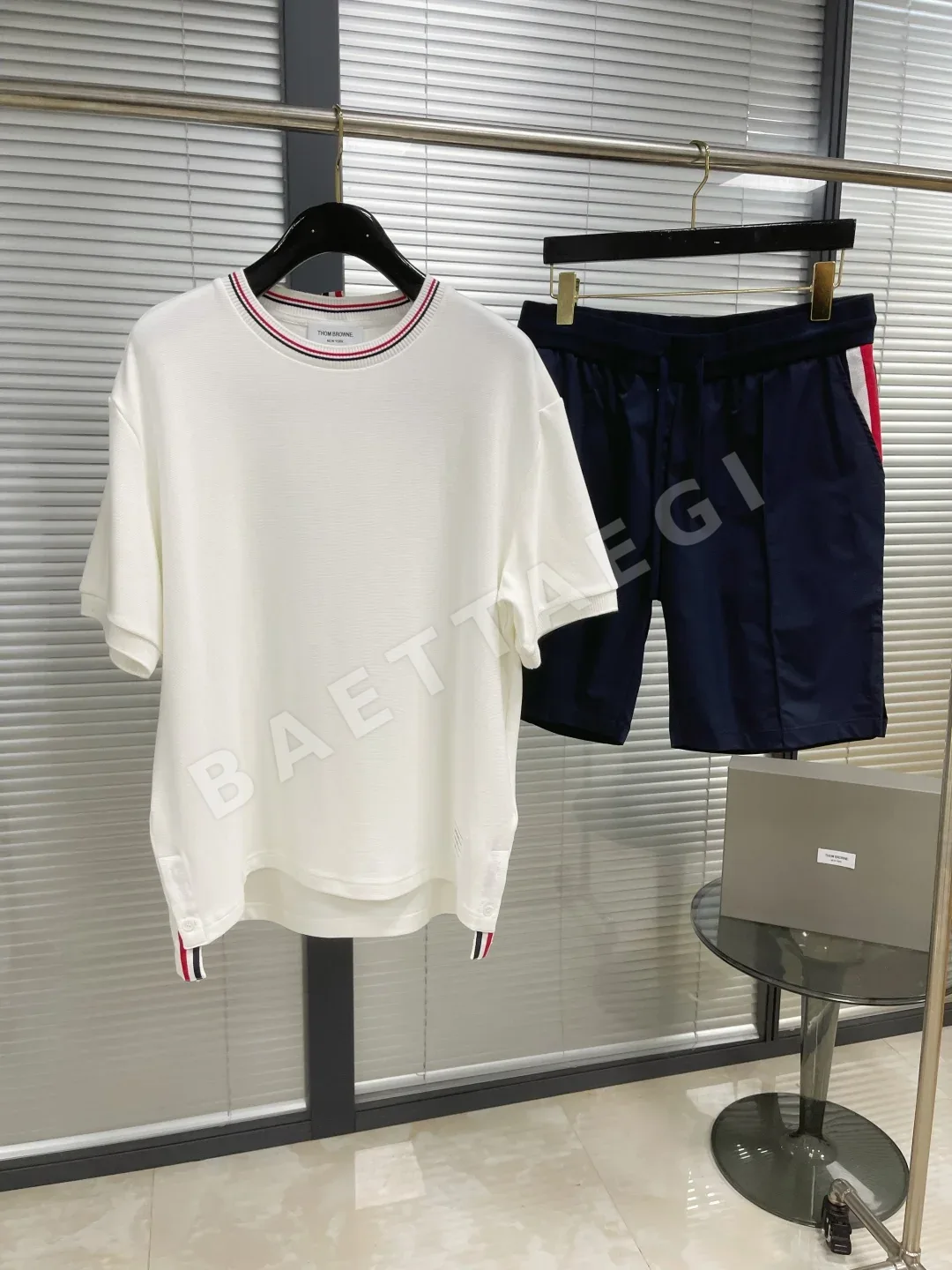 톰브라운 극세사 수면 파문 반팔 티셔츠 상세 이미지 9